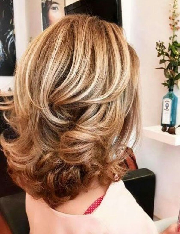 cortes de cabelo feminino Médio em Camadas